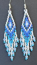 Load image into Gallery viewer, Beaded earrings
