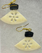 Load image into Gallery viewer, Ivory ulu earrings
