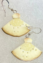 Load image into Gallery viewer, Ivory ulu earrings
