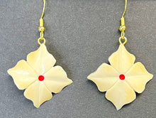 Load image into Gallery viewer, Flower Earrings
