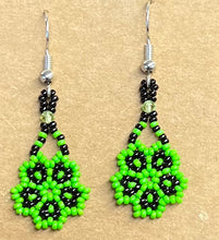 Load image into Gallery viewer, Flower Earrings
