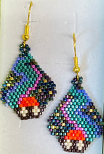 Load image into Gallery viewer, Beaded earrings
