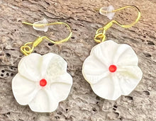Load image into Gallery viewer, Flower Earrings
