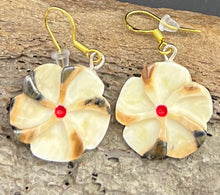 Load image into Gallery viewer, Flower Earrings
