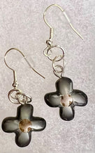 Load image into Gallery viewer, Flower Earrings
