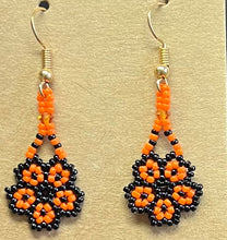 Load image into Gallery viewer, Flower Earrings
