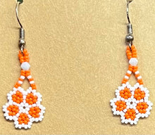 Load image into Gallery viewer, Flower Earrings
