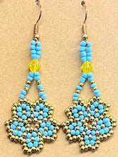 Load image into Gallery viewer, Flower Earrings
