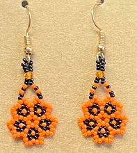Load image into Gallery viewer, Flower Earrings
