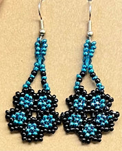 Load image into Gallery viewer, Flower Earrings
