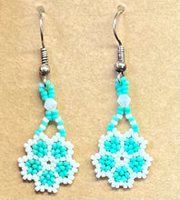 Load image into Gallery viewer, Flower Earrings
