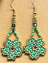 Load image into Gallery viewer, Flower Earrings
