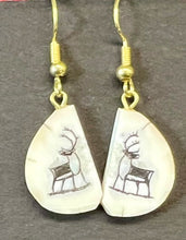 Load image into Gallery viewer, Etching Ivory Earrings
