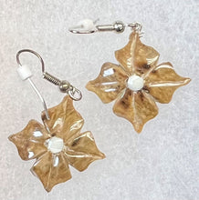 Load image into Gallery viewer, Ivory Flower Earrings
